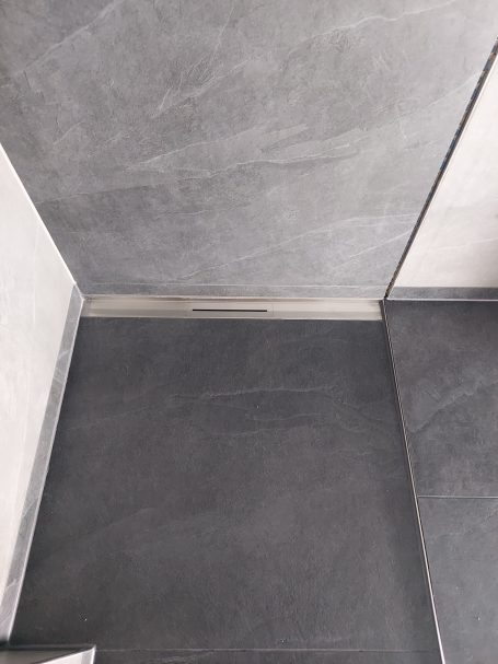 Ablaufrinne so breit wie die Dusche