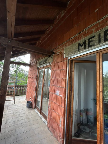 Hier wurden ebenfalls die alte Holzverschalung entfernt...