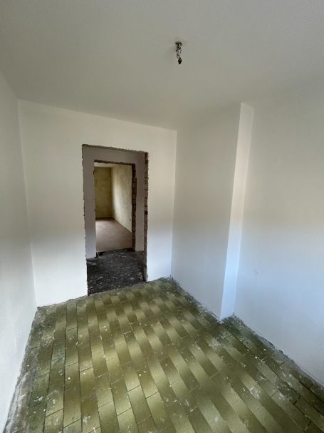 mit einem Haftputz Gewebe eingespachtelt und gefilzt