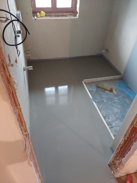 anschließen wurde eine Ausgleichsmasse gegossen...